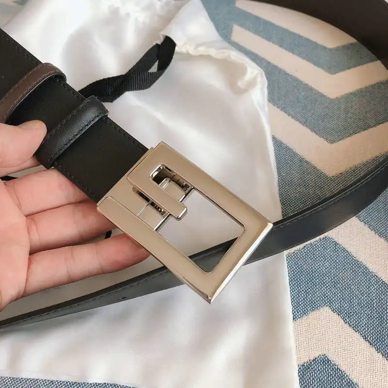 G*u*i s belt 2009xf0071