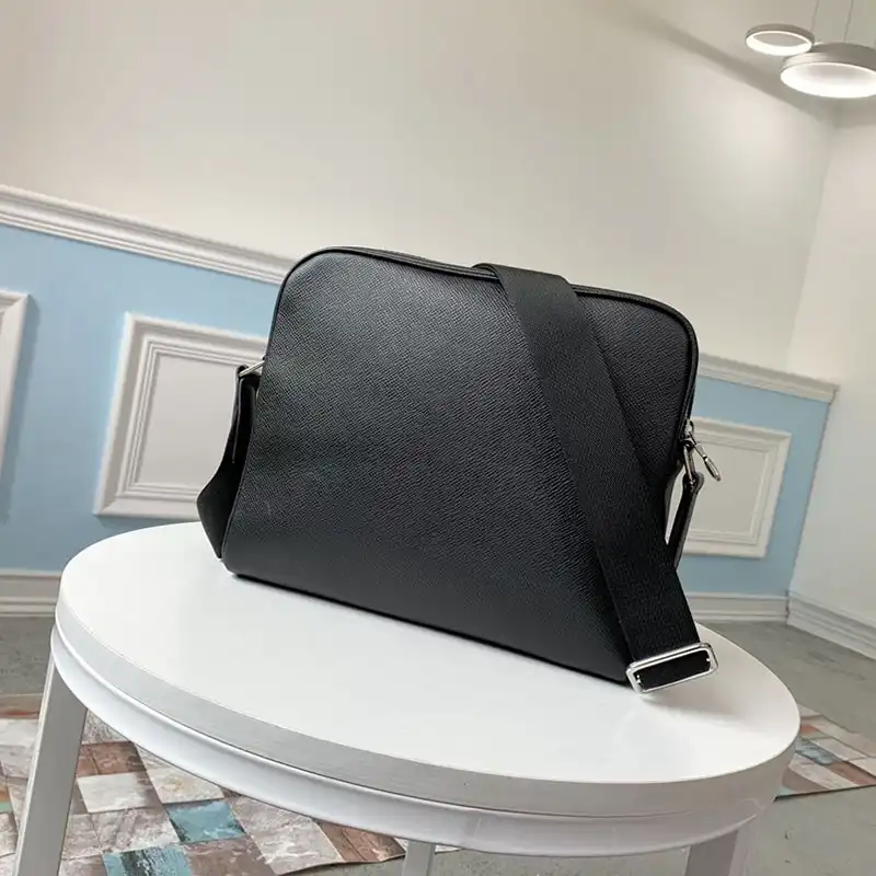 LV Bag 19HT0105