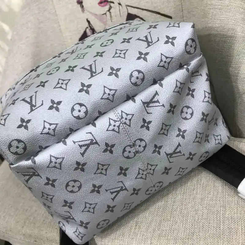 LV Bags 19T1L0638