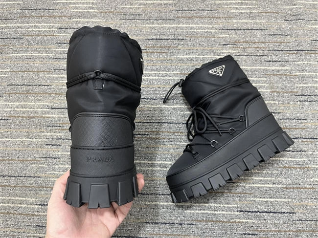 Elegant Prada Boot 3244