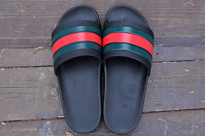 G*u*i slippers