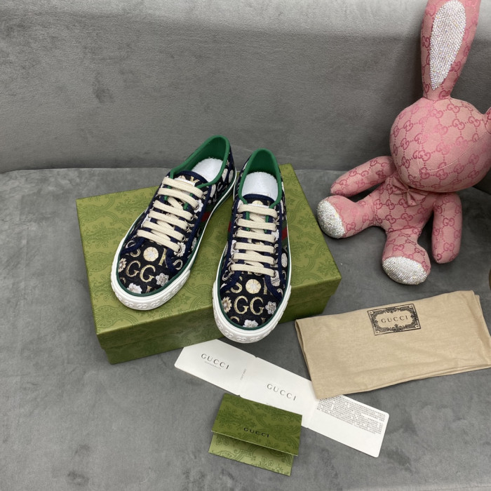 G*u*i sneaker