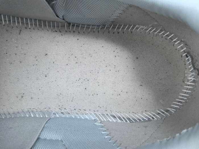 b30 sneaker