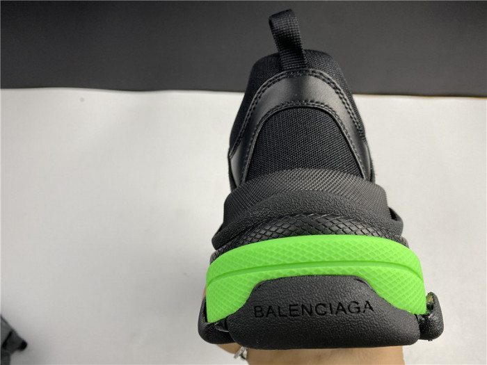 blcg sneaker triple.s.gomma  black and green 524039 w2pw1 4881