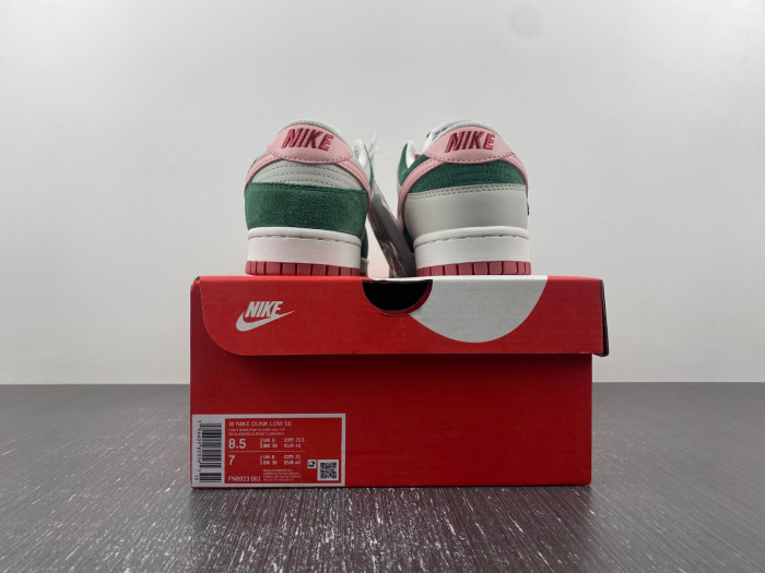 wmns dunk low se ''all petals united'' - fn8923 061