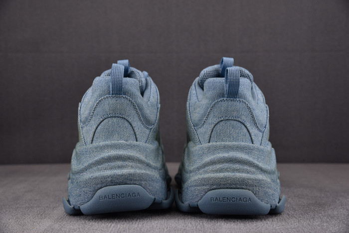 blcg sneaker triple.s.
