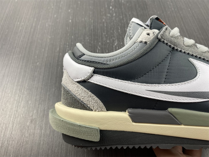 sacai x nike zoom cortez 4.0 dark grey white green dq0581-001