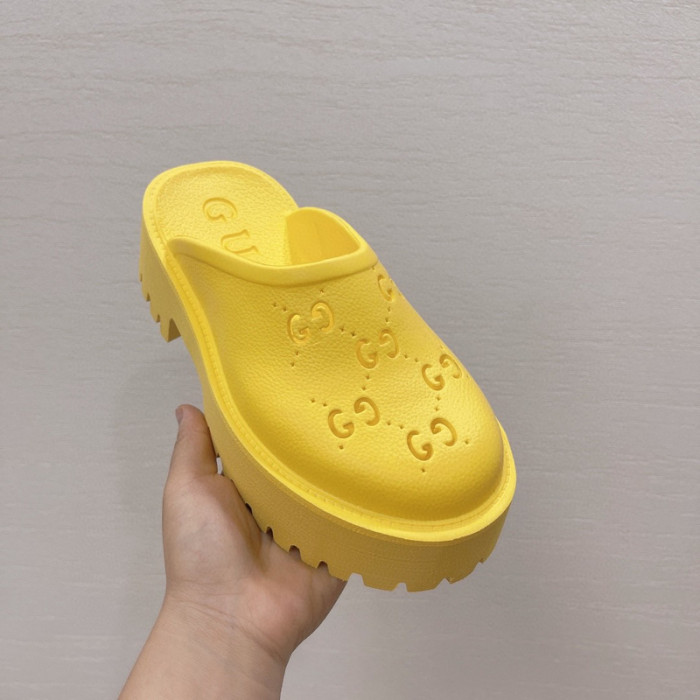 G*u*i slippers