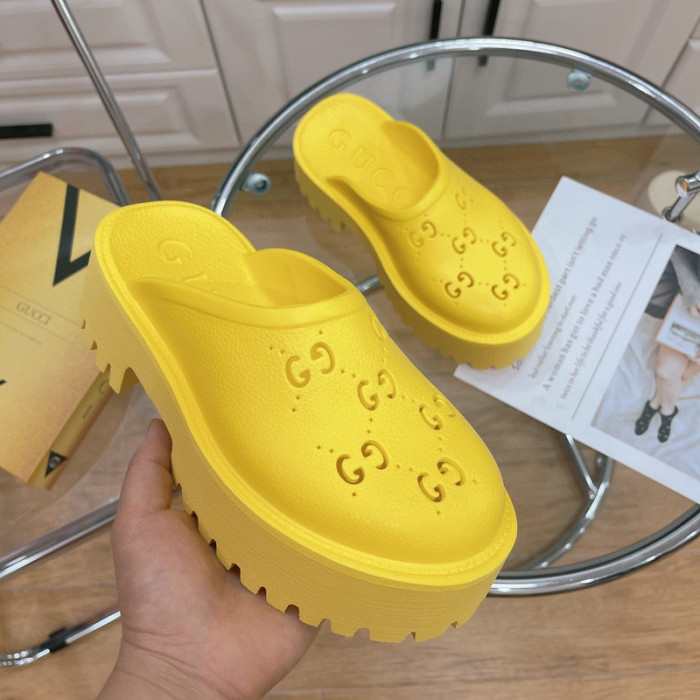G*u*i slippers