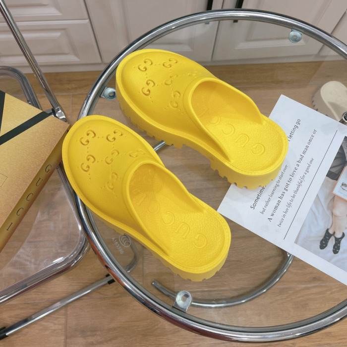 G*u*i slippers
