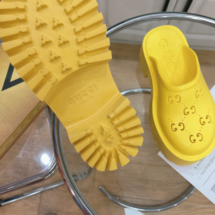 G*u*i slippers