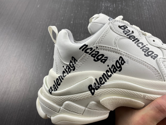 Ba*len*cia*ga triple s