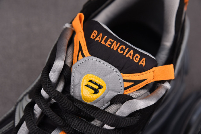 Ba*len*cia*ga -runner
