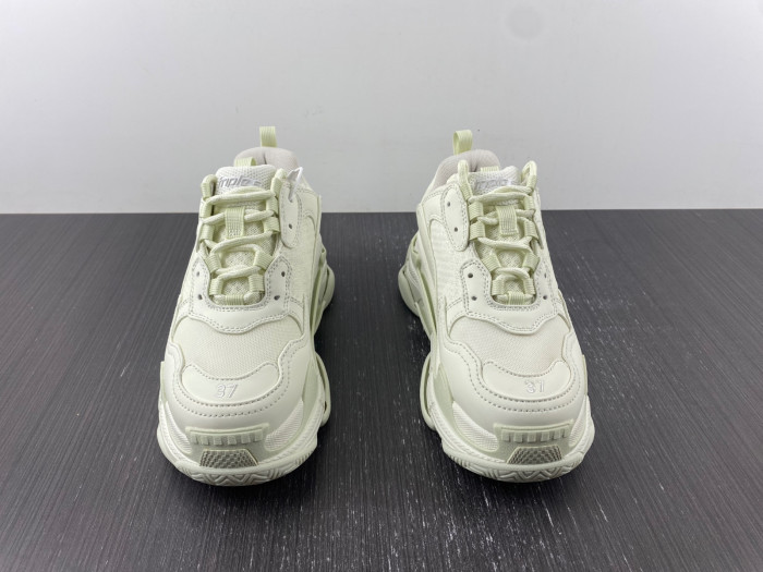Ba*len*cia*ga triple s