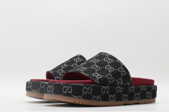 G*u*i slippers