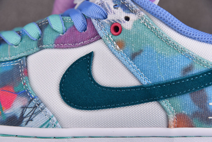 futura laboratories x nike sb dunk low hf6061-400