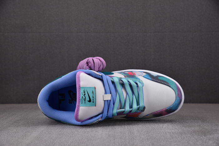 futura laboratories x nike sb dunk low hf6061-400
