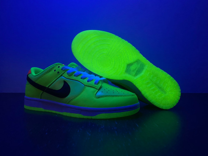 nike dunk low “glow in the dark” fj4610-702