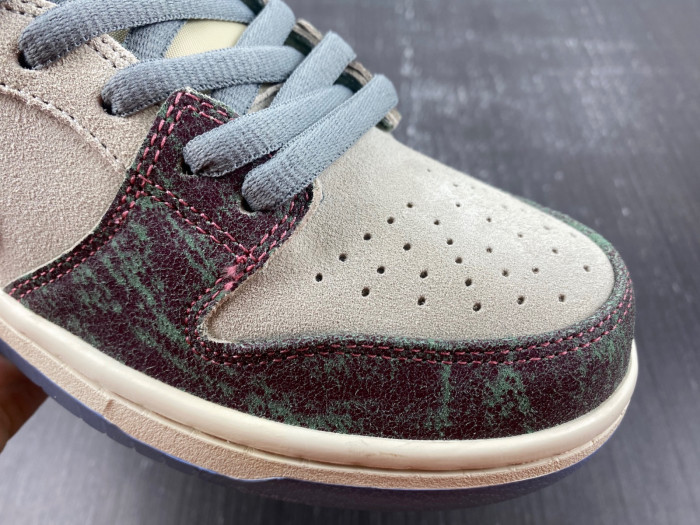 crenshaw skate club x nike sb dunk low fn4193-100