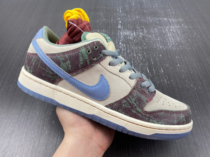 crenshaw skate club x nike sb dunk low fn4193-100