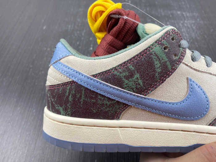 crenshaw skate club x nike sb dunk low fn4193-100