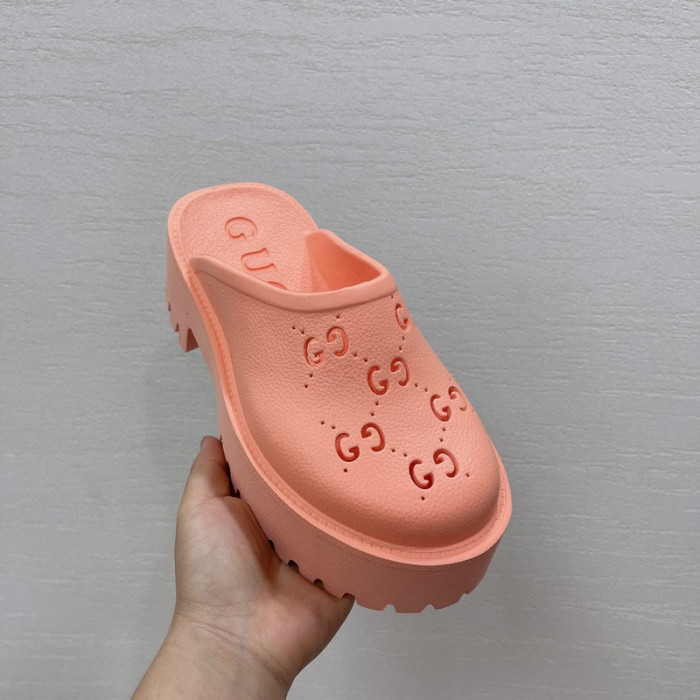 G*u*i slippers