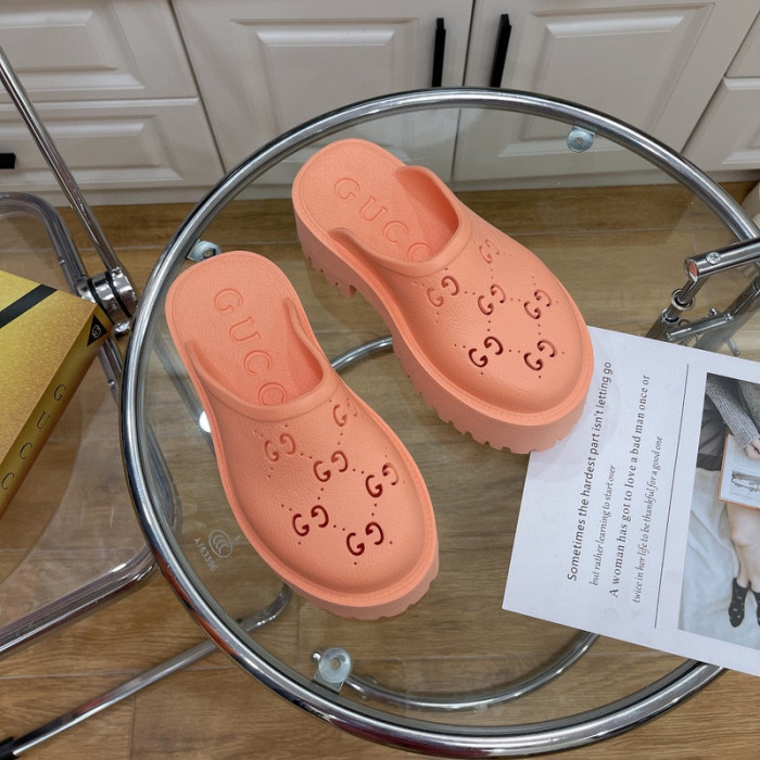 G*u*i slippers
