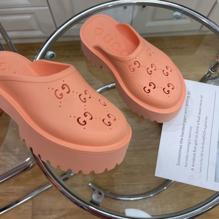 G*u*i slippers