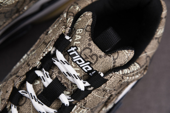 blcg sneaker triple.s.