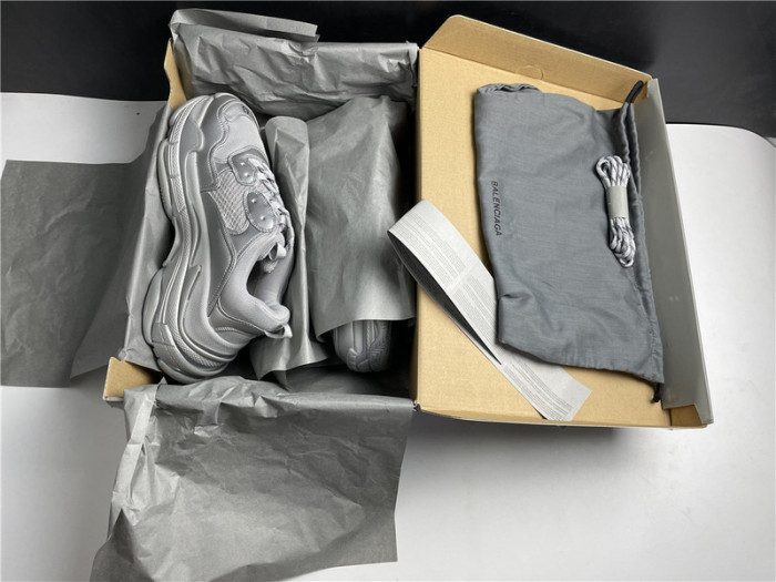 blcg sneaker triple.s.